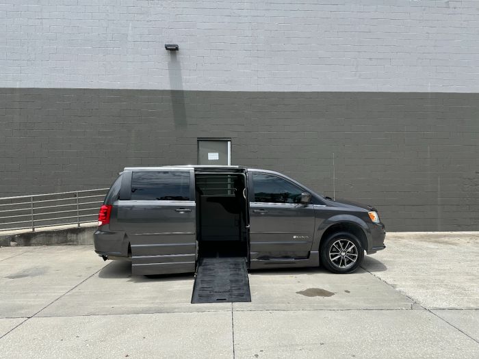 2017 Dodge Grand Caravan SXT's photo