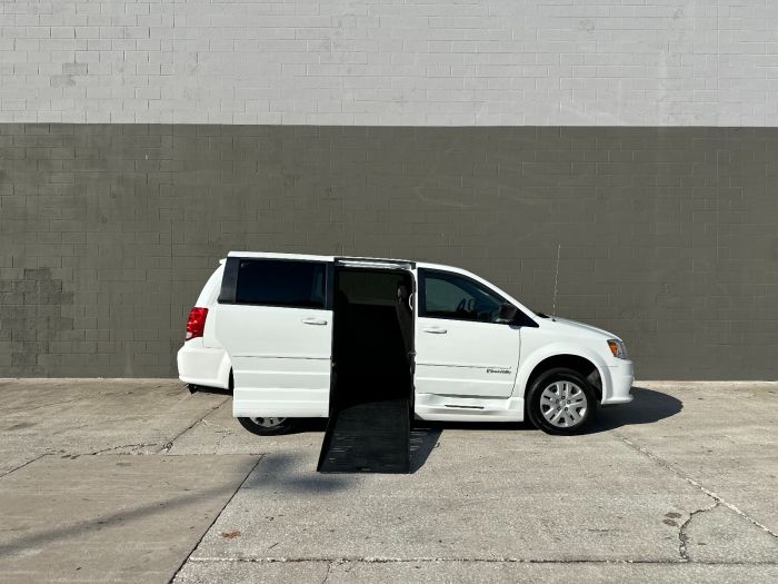 2016 Dodge Grand Caravan SE's photo
