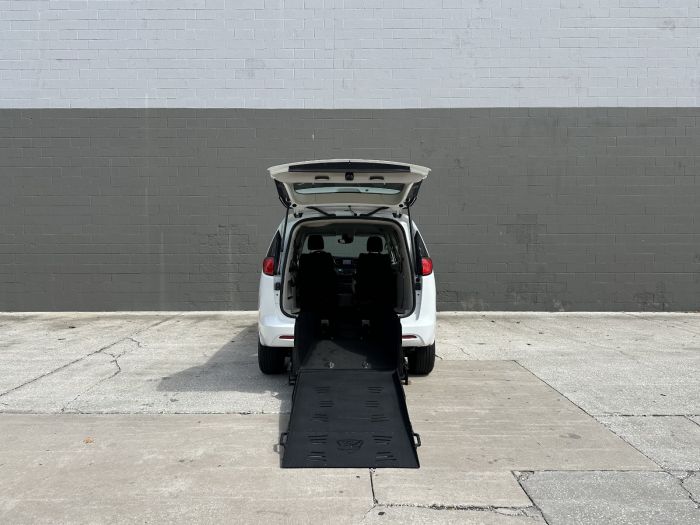 2023 Chrysler Voyager LX's photo