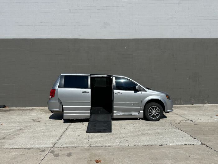 2014 Dodge Grand Caravan R/T's photo