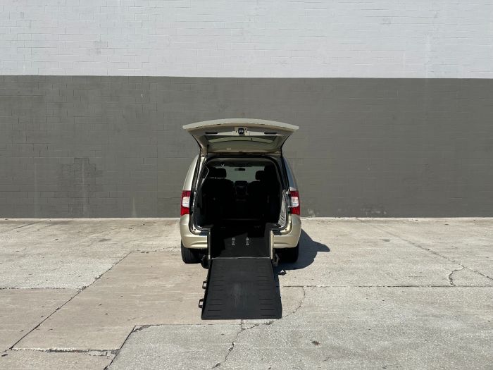 2011 Chrysler Town & Country Touring's photo