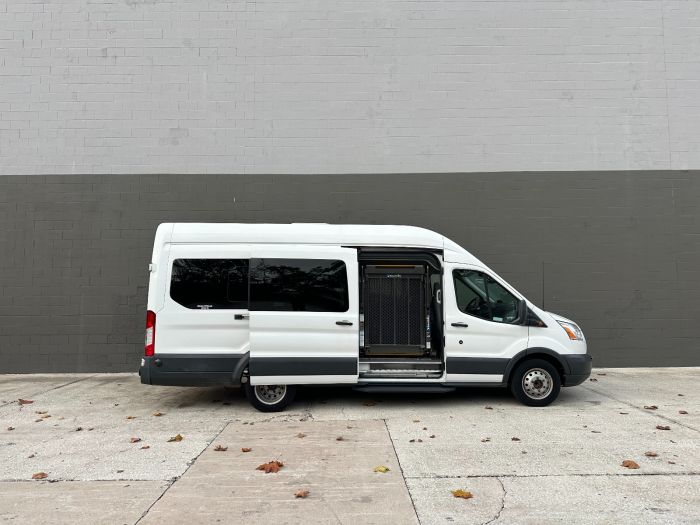 2018 Ford Transit Wagon XLT's photo