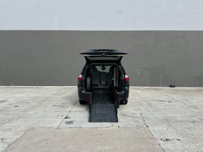 2020 Toyota Sienna L's photo