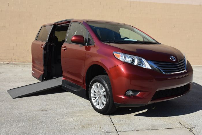 toyota van 2017 price