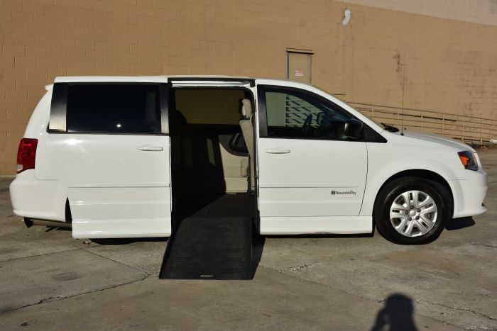 For Sale Used 2014 Dodge Grand Caravan - BraunAbility XT Power ONE TOUCH  Fold Out Ramp Side Loading Wheelchair Van Orange County California Free  Nationwide Shipping