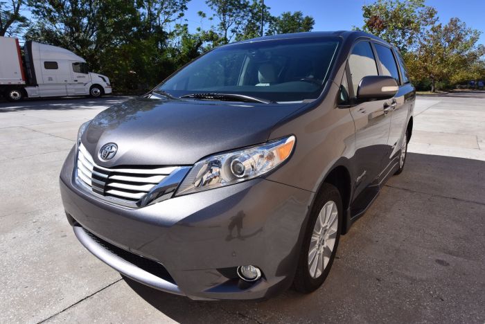 2013 toyota sienna van