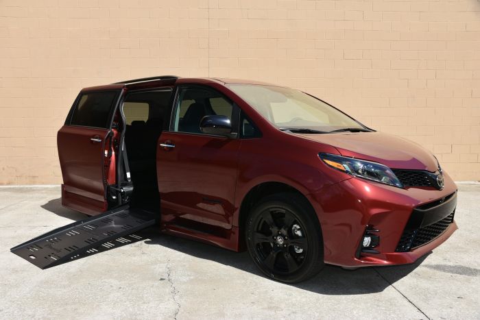 2020 toyota sienna se premium nightshade