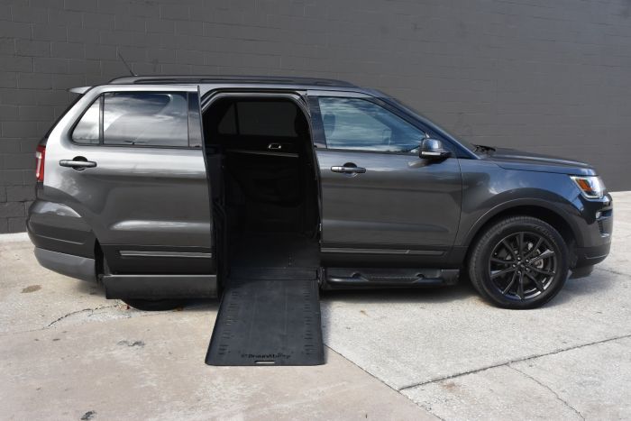 18 Ford Explorer Xlt Wheelchair Accessible Suv