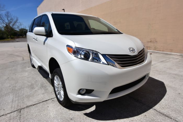 2019 Toyota Sienna XLE Premium Wheelchair Access Van