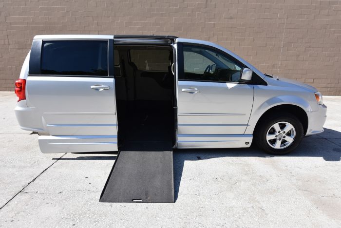 2012 dodge caravan se