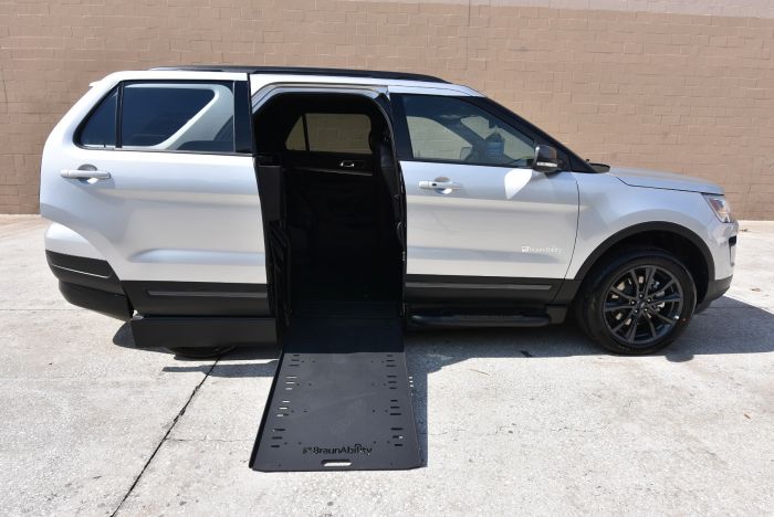 18 Ford Explorer Xlt Wheelchair Accessible Vehicle
