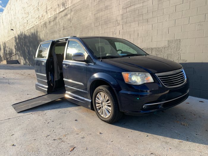 2013 Chrysler Town Country Limited Wheelchair Access Van