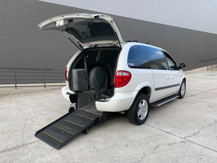 2007 Dodge Grand Caravan SXT Wheelchair Accessible Van