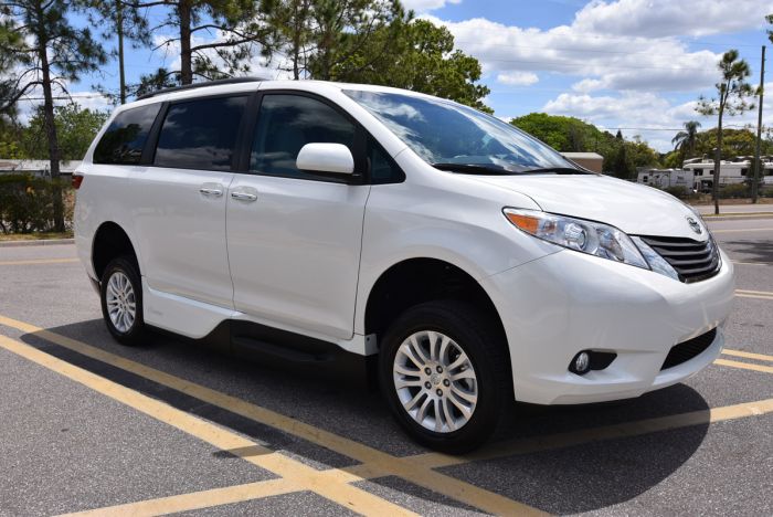 2017 Toyota Sienna XLE Premium Wheelchair Van with In Floor Ramp