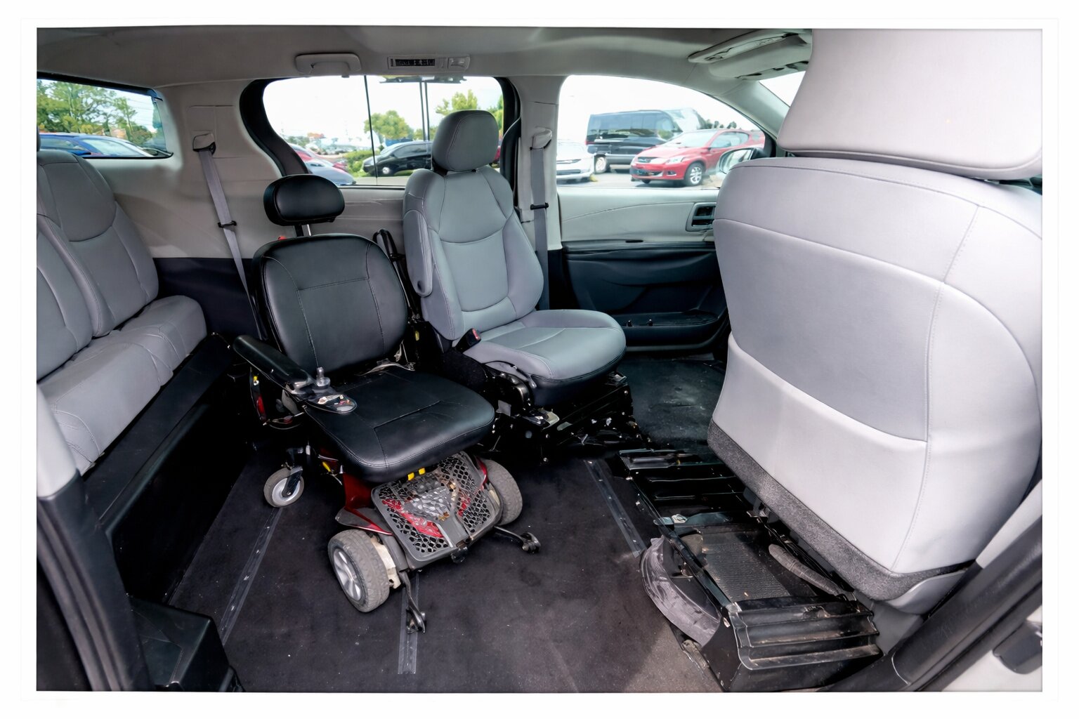 Driver Transfer Seat vs Driving from a Wheelchair: Which Option Is Right for You?