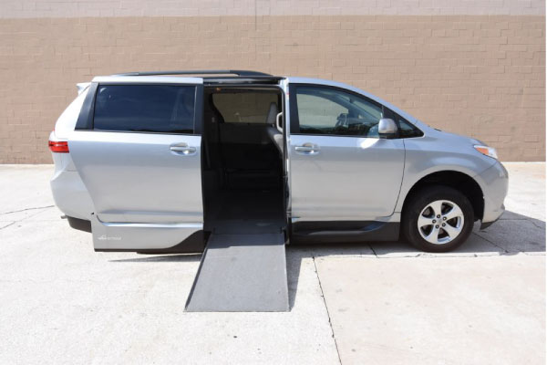 Toyota Sienna Wheelchair van LE